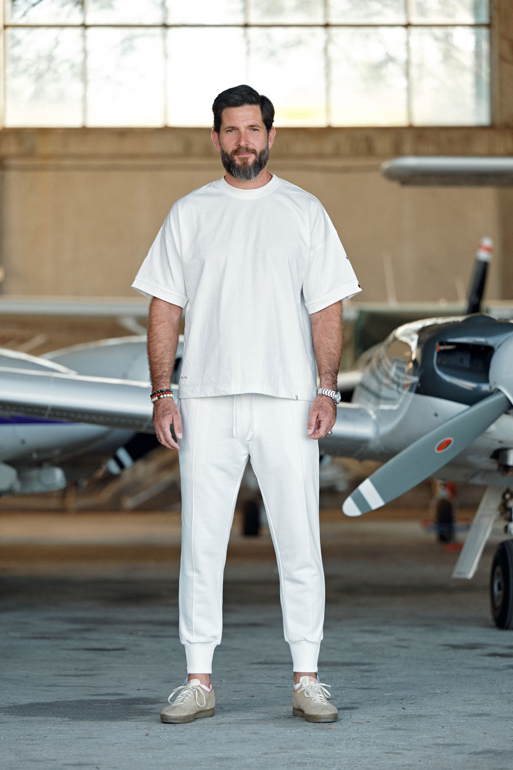 Smooth cotton T-Shirt with embroidery and adjustable sleeves