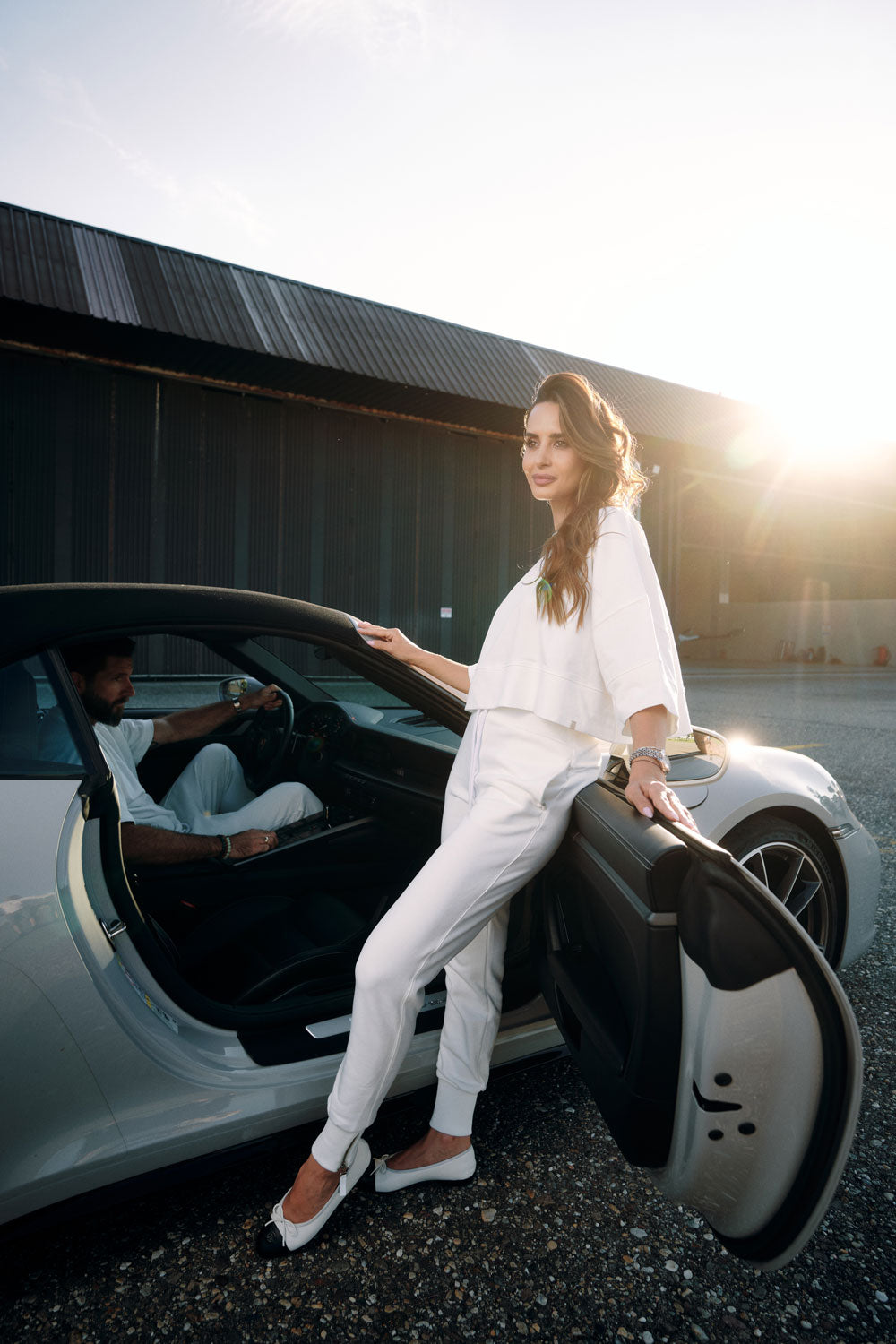 High-waisted cotton trousers with zippered cuffs