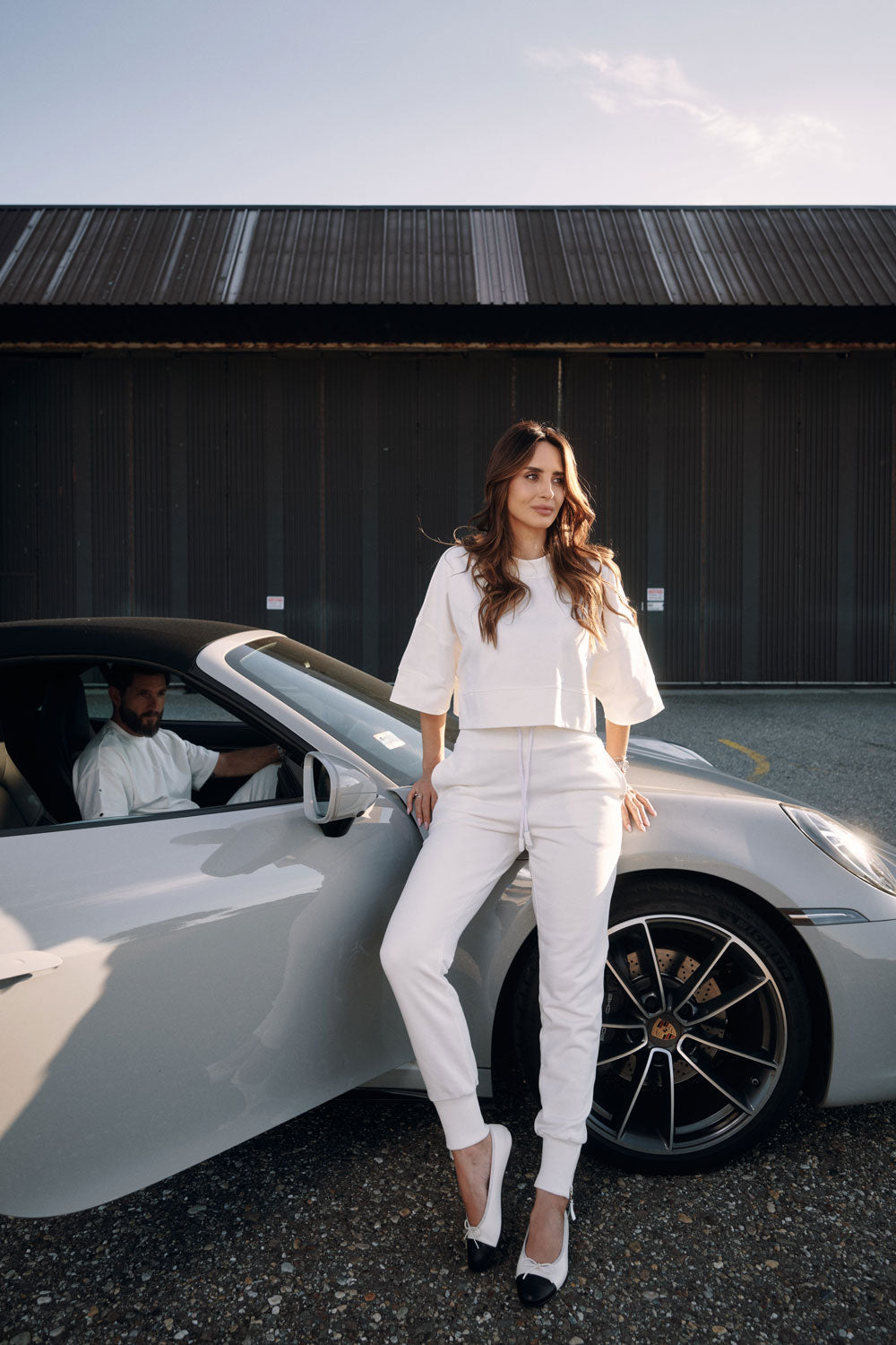 High-waisted cotton trousers with zippered cuffs